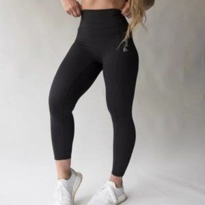 P'TULA Julianne Black Leggings 23" ** Medium **